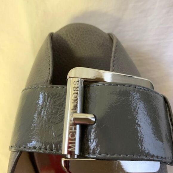 MICHAEL KORS SZ 5 1/2  M  PEEP TOE GRAY - Picture 6 of 6